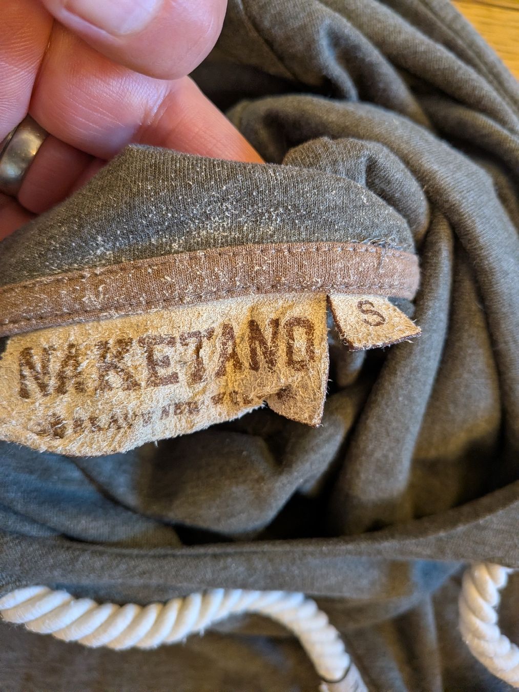 Naketano Maglioni & Felpe: Naketano Pullover Damen mit Kapuze Grösse S – Usato da Gossau SG venduto da arsenal2011 5