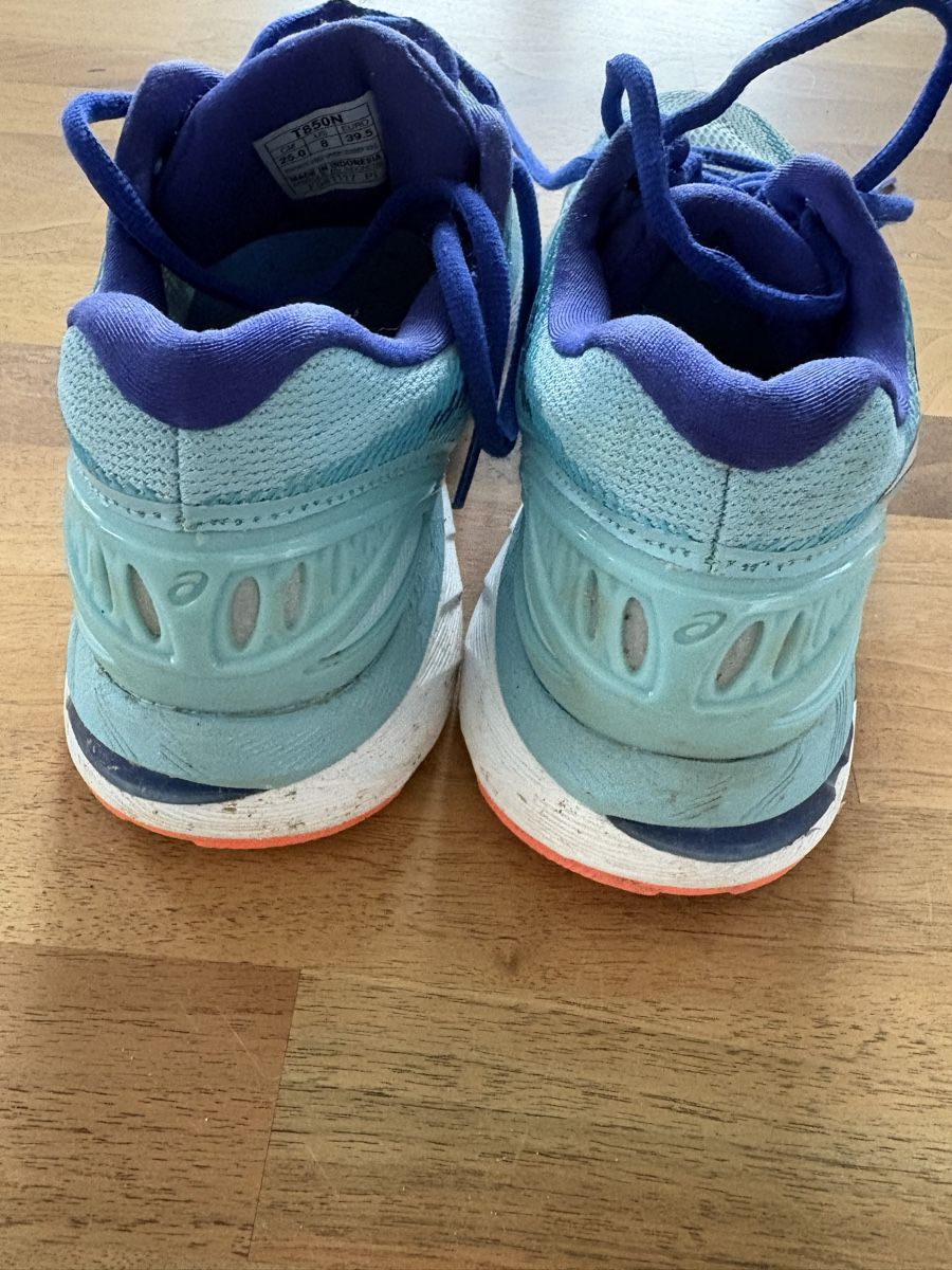 Asics Scarpe da donna: Asics Schuhe gr. 39,5 – Usato da Hersiwil venduto da lambretta86 2