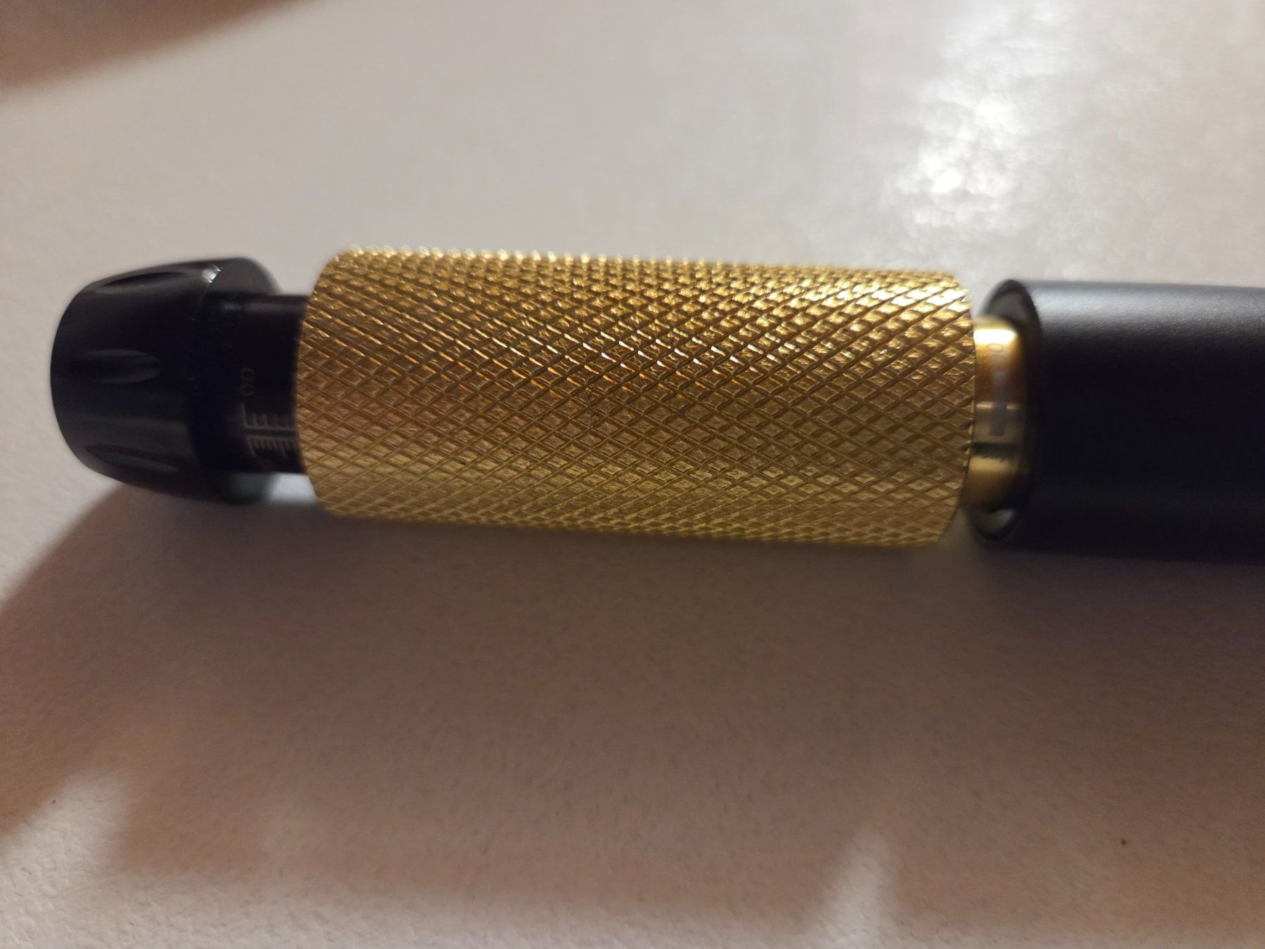 Attrezzature mediche: Hyaluron-Pen – Usato da Basel venduto da Salbuquerque