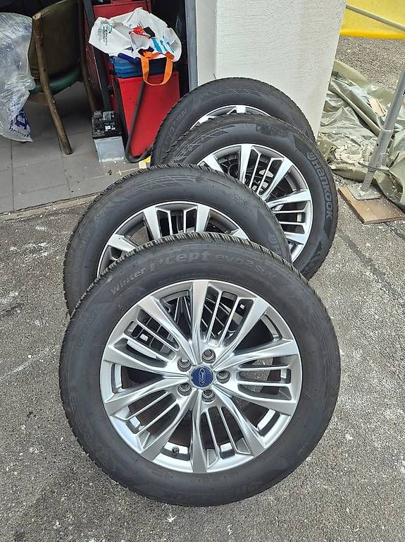Pneus & Roues: 18 Zoll mit Winterpneu – D'occasion à Fahrweid par ako_kj6k