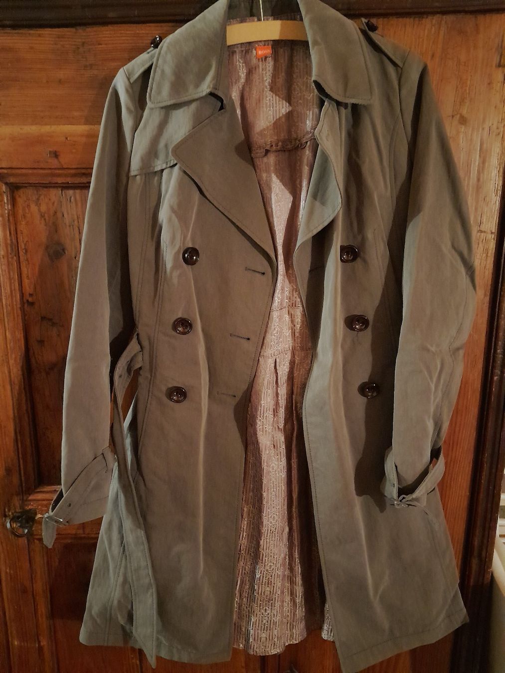 Hugo Boss Mäntel: wunderschöner Trenchcoat Hugo BOSS – Neu (gemäss Beschreibung) aus Männedorf von tigel19
