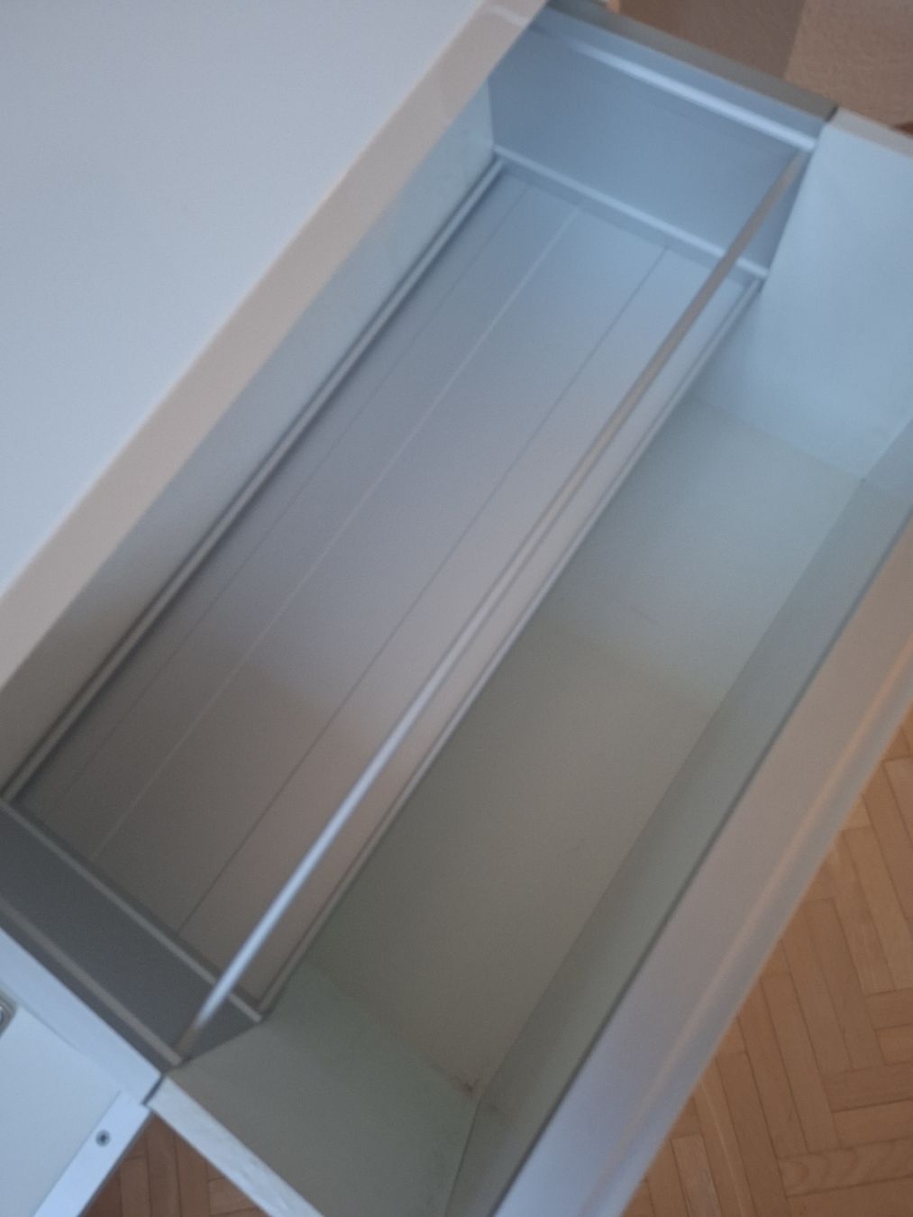Mobili TV: Weisses Sideboard mit Schubladen – Usato da Uitikon Waldegg venduto da MiniCooperS06 3