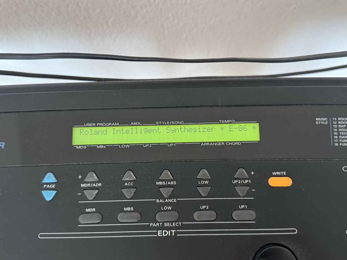 Roland Instruments de musique: Roland E-86 Intelligent Synthesizer – D'occasion à Bellmund par Nicooo03 4