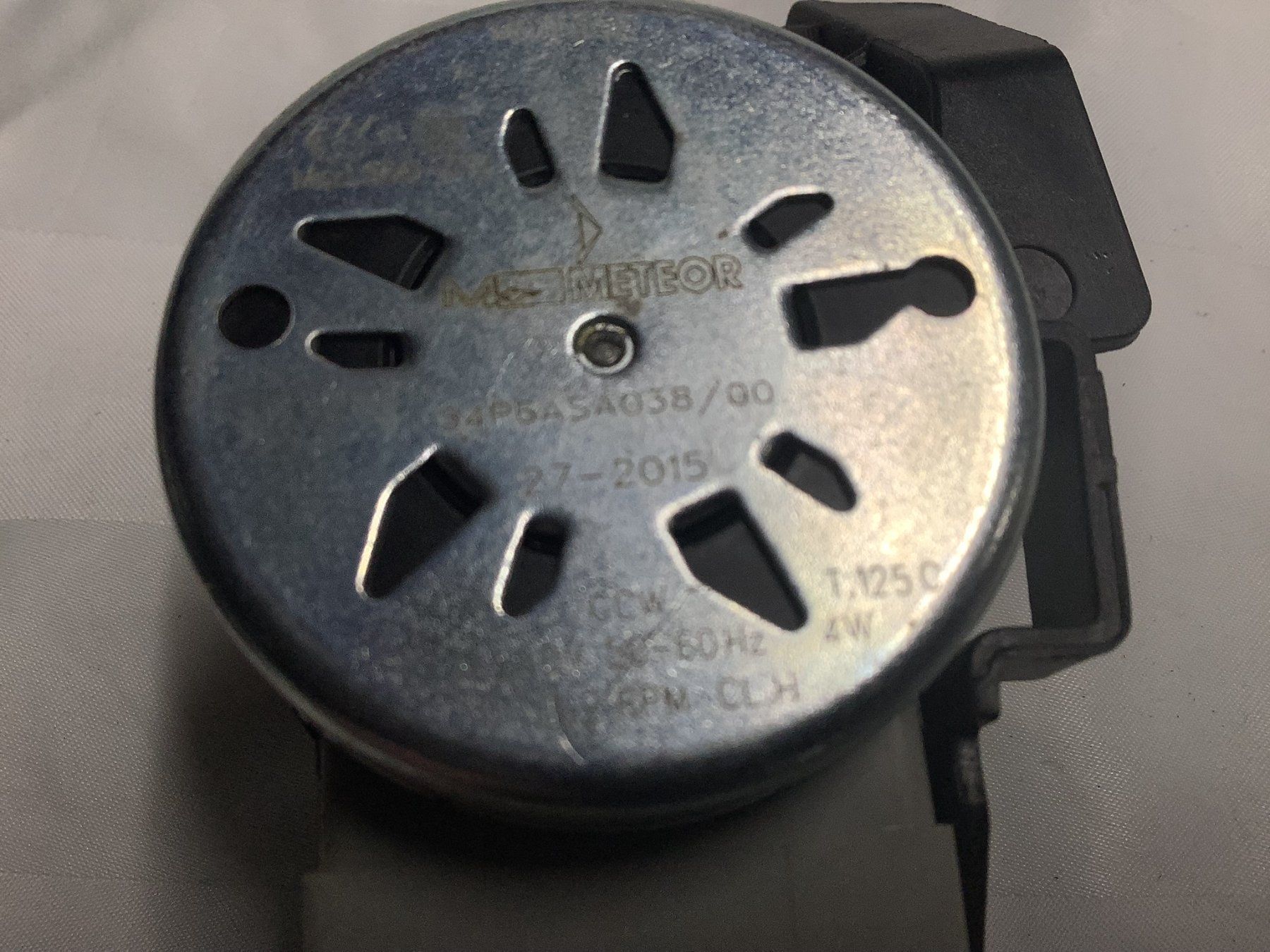 Moteurs: ELEKTROMOTOR MIT MIKRO SCHALTER – D'occasion à Glarus par Mdelphi 6