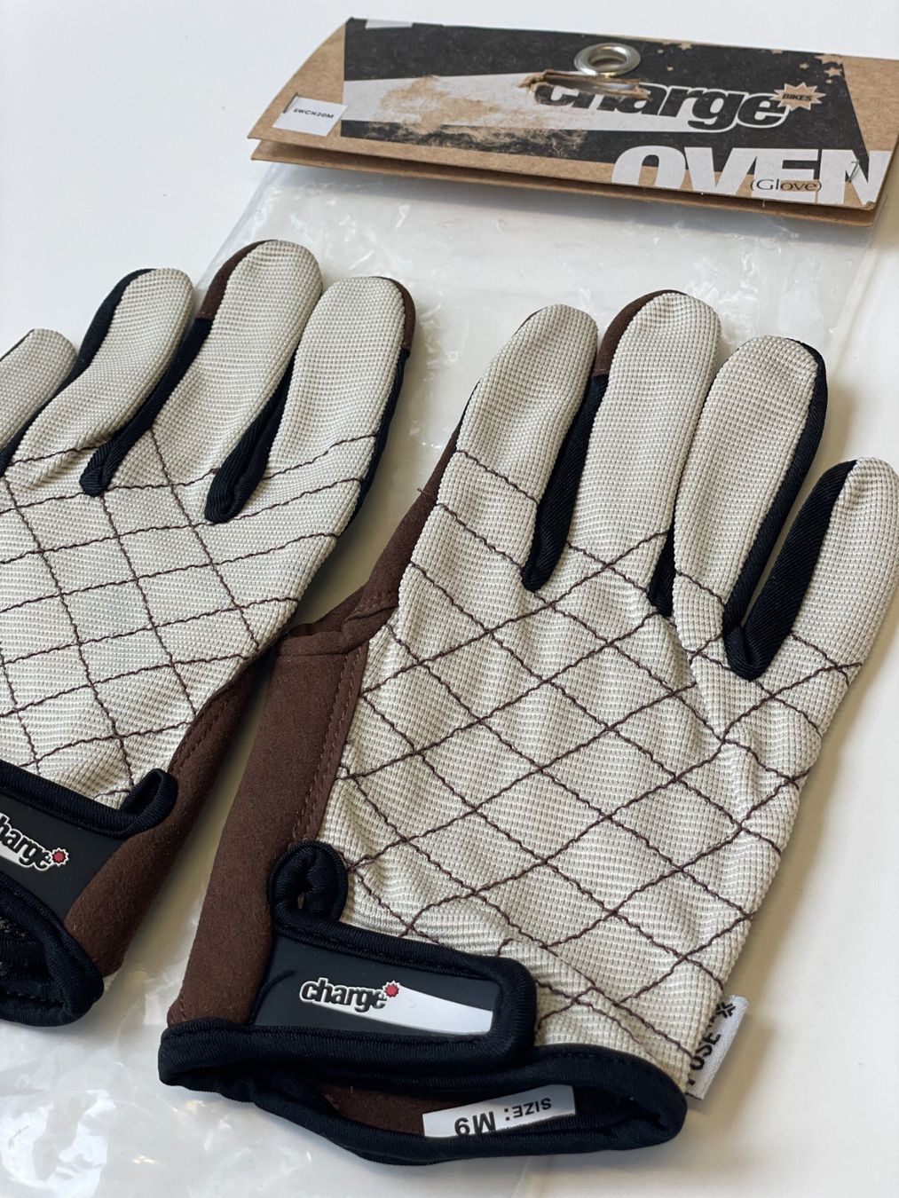 Guanti & manicotti: NEU - Charge 'OVEN' Velo Handschuhe Grösse M – Nuovo e nell'imballaggio originale da Bern venduto da lolapennt 1