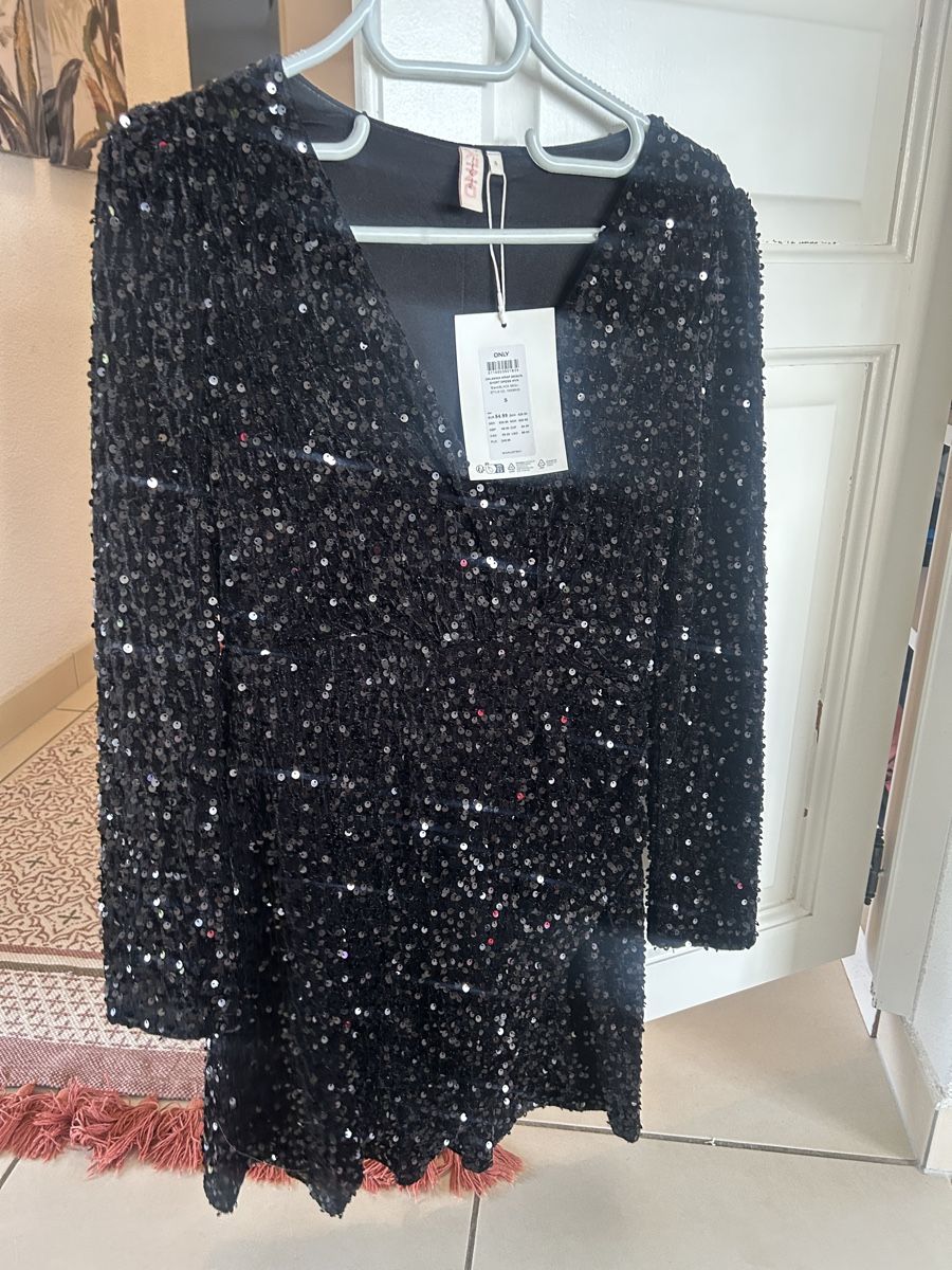 Only Vestiti: Only Sparkling Black Sequin Dress, Size S – Nuovo e nell'imballaggio originale da Marin-Epagnier venduto da Kty_1907 4