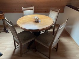 Nussbaumholztisch rund