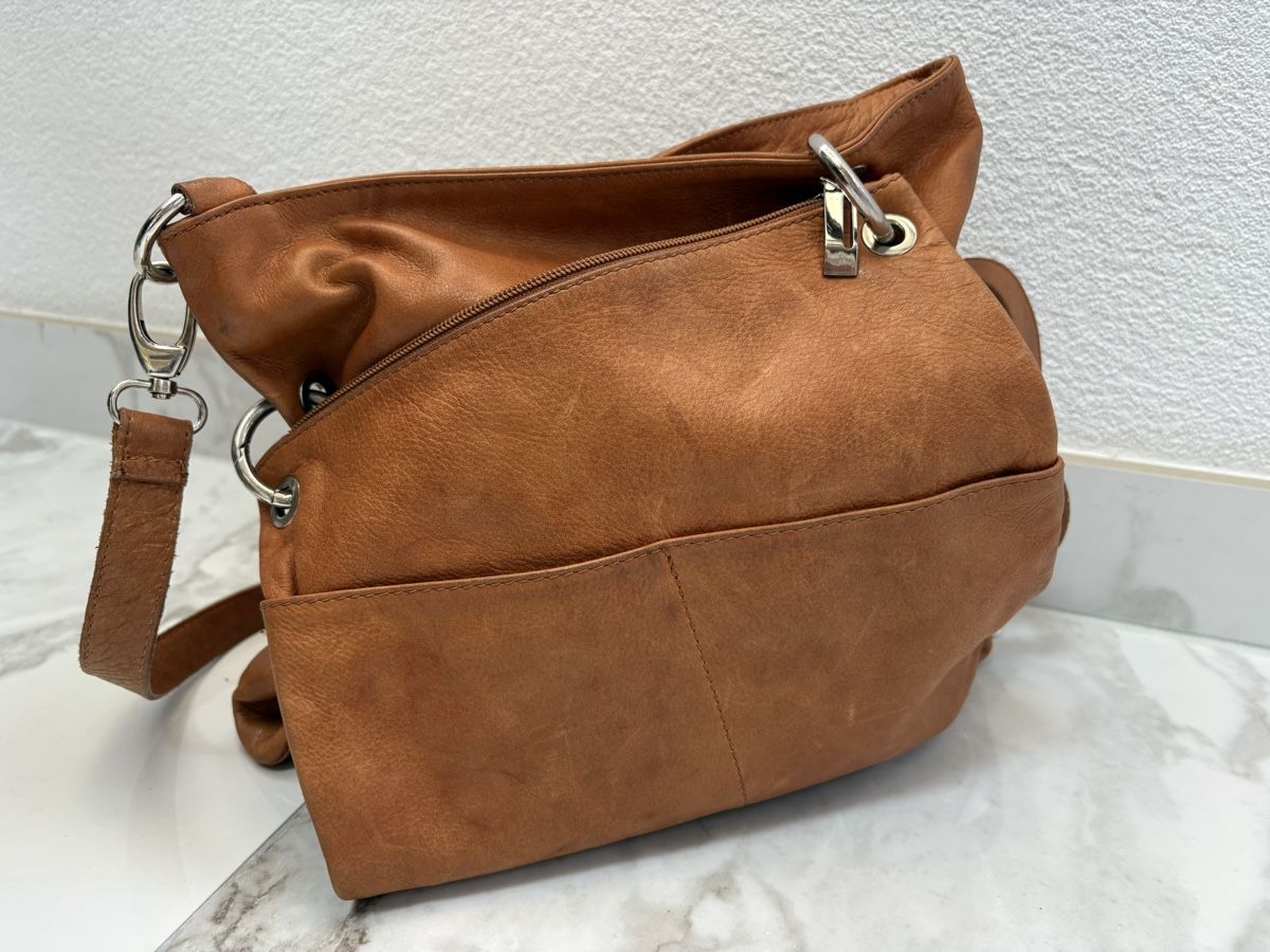 Sacs femmes: Spezielle Ledertasche - 2 in 1  – D'occasion à Estavayer-le-Lac par Mimmy02