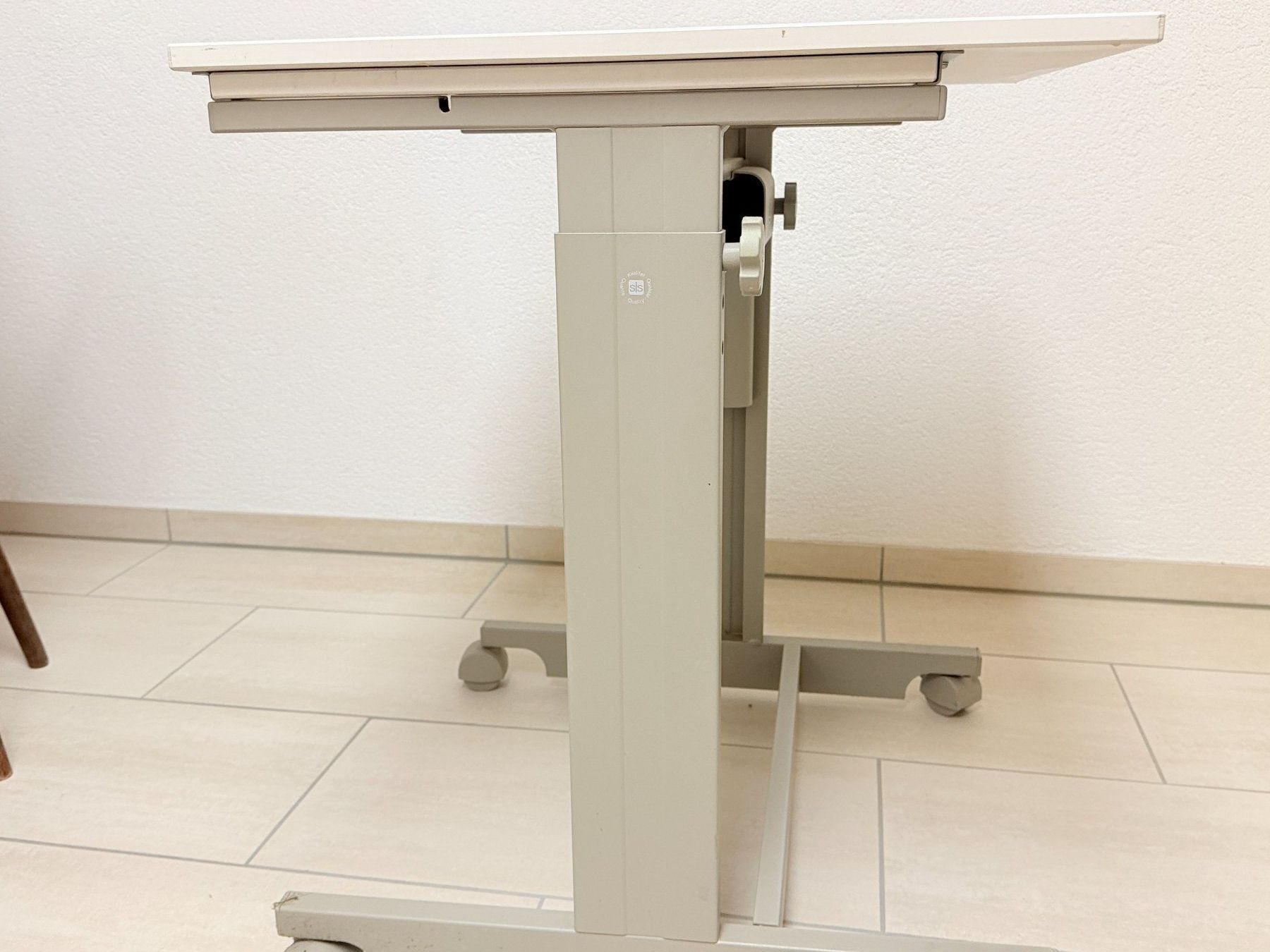 Tavoli: Tisch für Computer verstellbarer mit Höhe. – Usato da Biezwil venduto da Wjakob1 1
