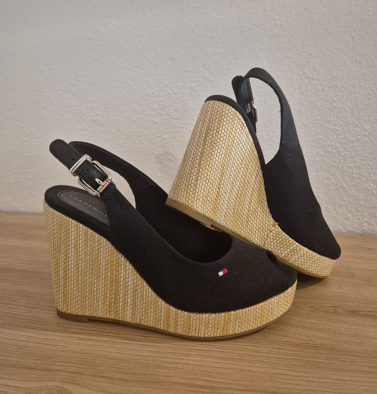 Tommy Hilfiger Damenschuhe: TOMMY HILFIGER Sandale – Gebraucht aus Mellingen von Loewe2006 1