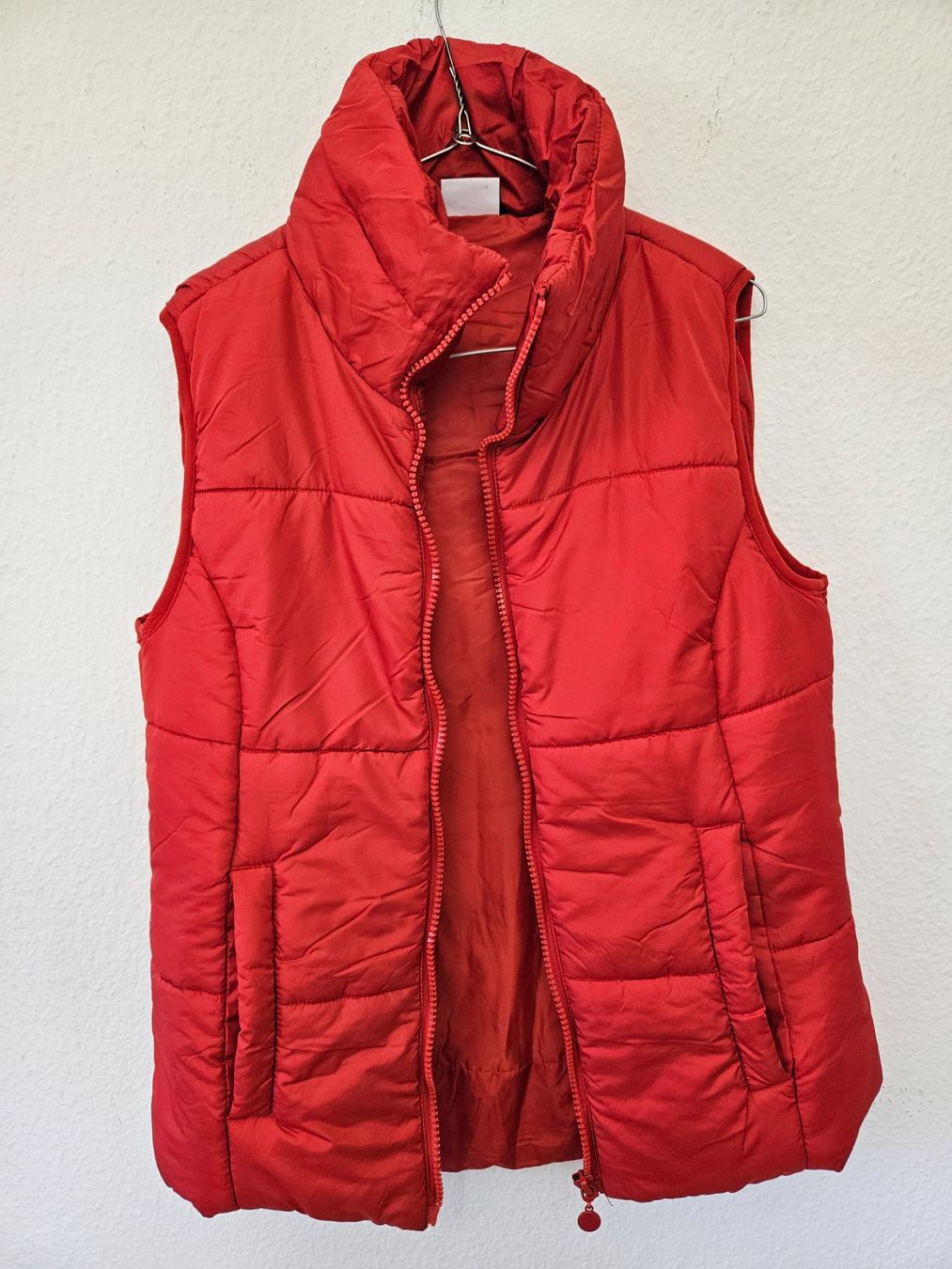 Gilets & Westen: Rote Steppweste cool vintage Gr.40 everme – Gebraucht aus Wohlen AG von Colina 4