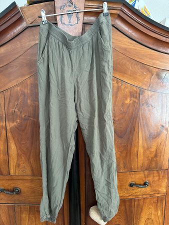 Luftige Sommerhose von H&M, Grösse 42, Olivgrün