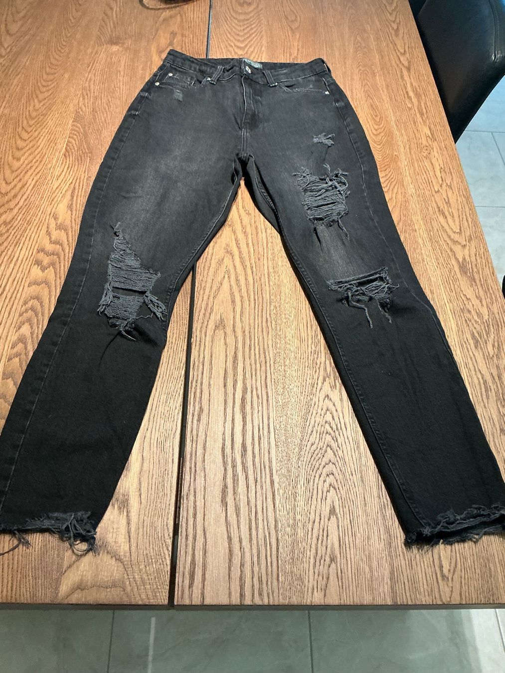 Jeans: Schwarze Destroyed Jeans top Zustand! – Nuovo (secondo la descrizione) da Würenlos venduto da Chicca2004