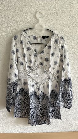 Jumpsuit kurz Gr. S mit Häkeldetails