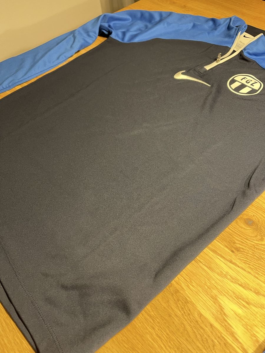 FCZ Pullover & Sweatshirts: Trainingsoberteil FC Zürich – Gebraucht aus Ballwil von chieffzz 2