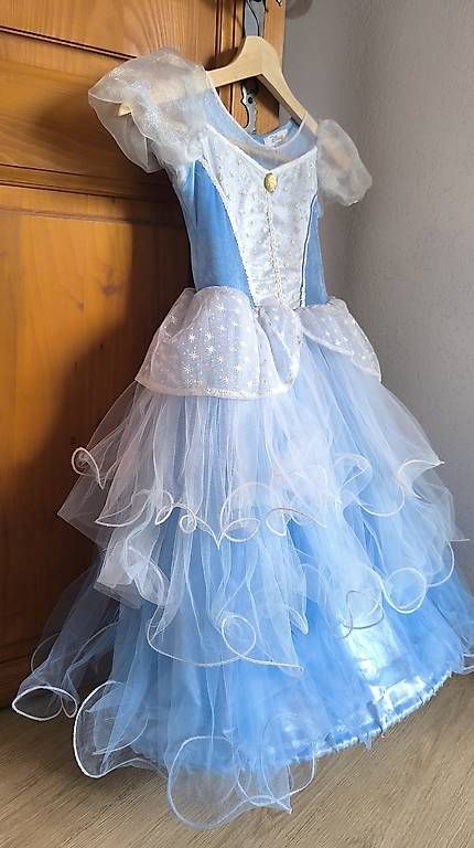 Très belle robe de princesse Dysney 5/6 and (D'occasion) à Courfaivre ...
