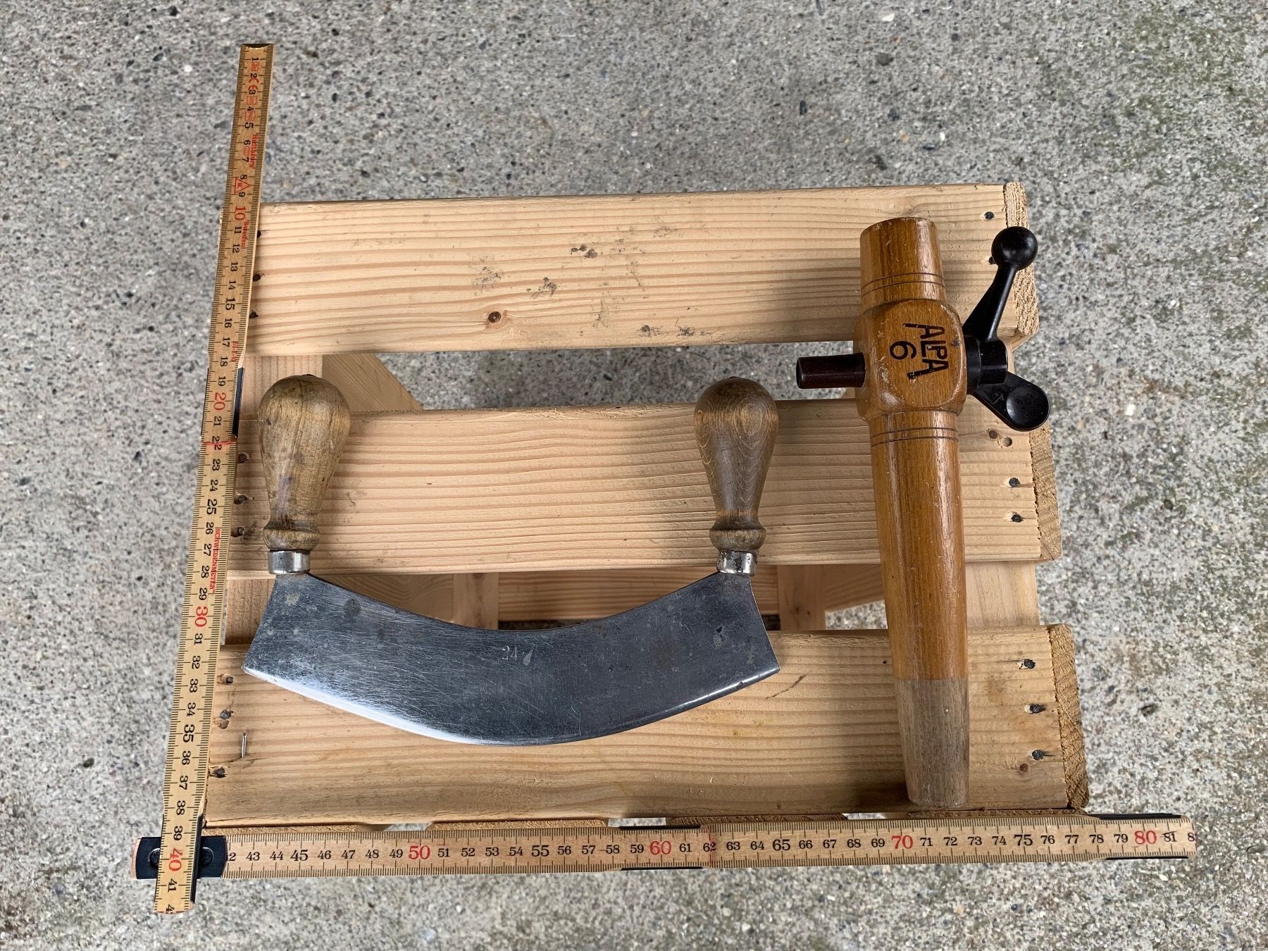 Tutti gli attrezzi: schönes Wiegemesser und Zapfhahn – Usato da Feldbach venduto da Olive1 5