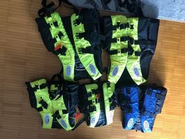 5 Schwimmwesten, wenig getragen, nur in Süsswasser benutzt