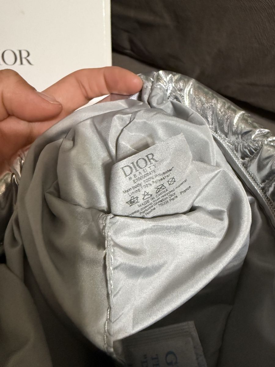 Dior Borse: Dior Silver Quilted Cannage Pouch – Nuovo e nell'imballaggio originale da Luzern venduto da sas_r89l 2