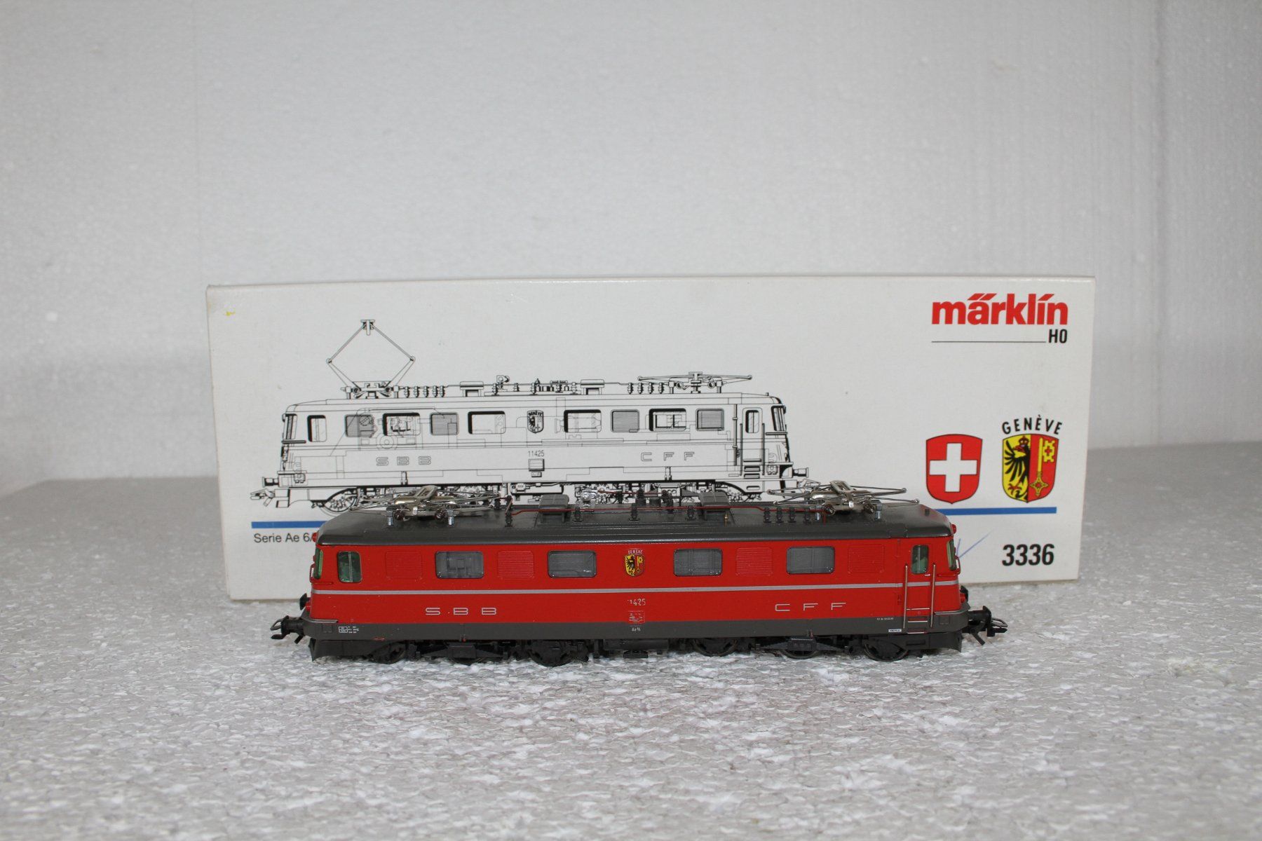 Märklin Modelleisenbahnen: Märklin 3336 SBB  Ae 6/6 Genf analog – Gebraucht aus Triesen von gleis8 3