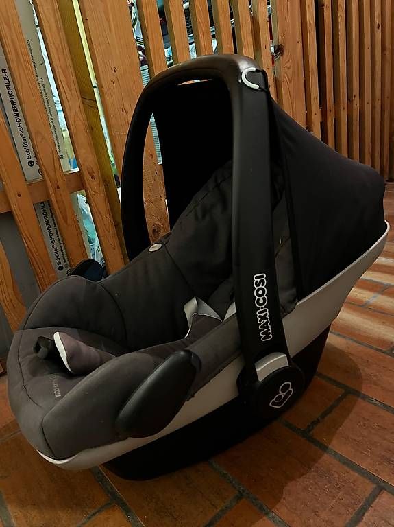 Seggiolini per auto: Maxi Cosi Babyschale – Usato da Zofingen venduto da vLo_ur