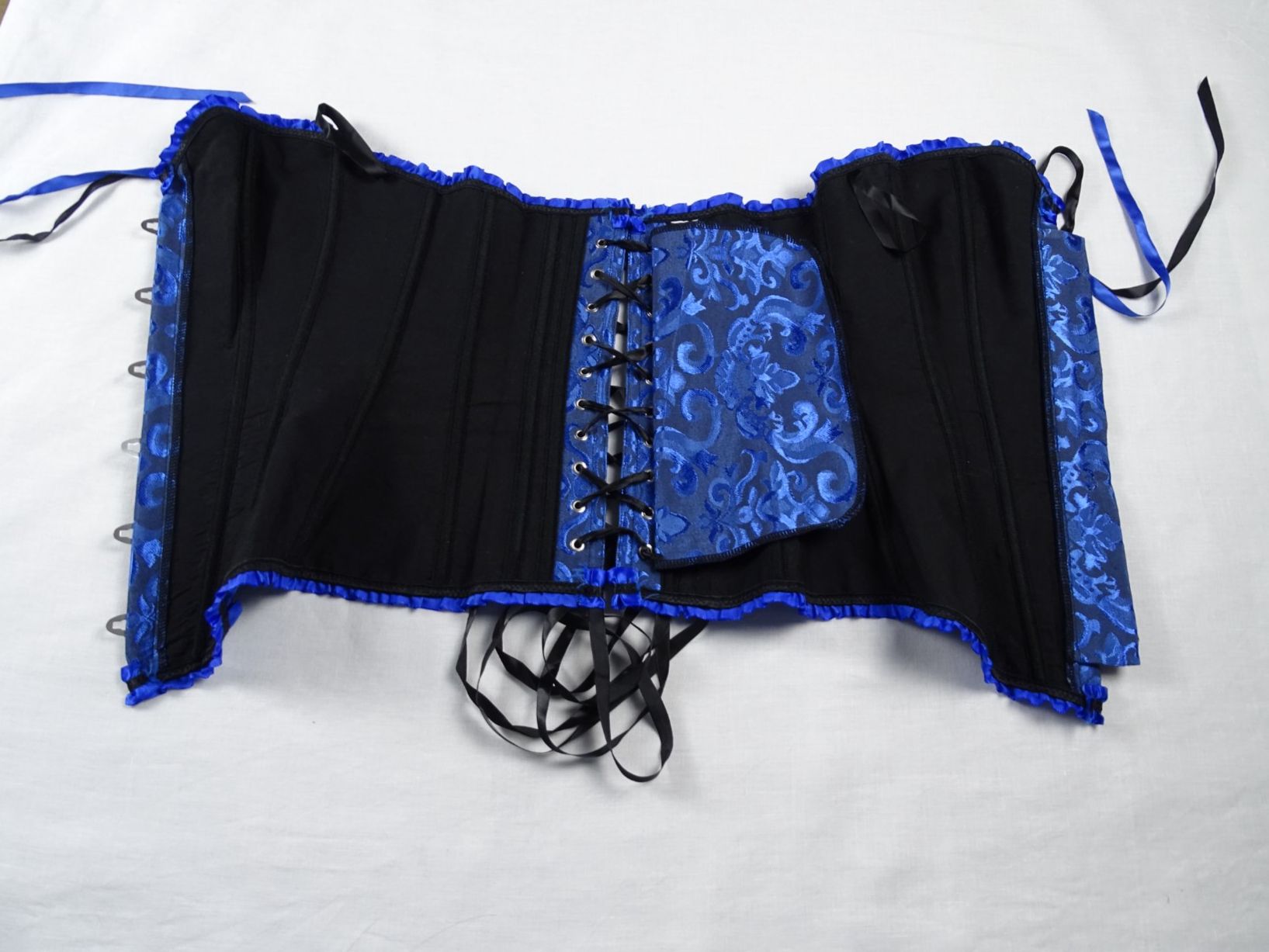 Altra biancheria intima: Blaues Korsett mit Muster – Overbust – Usato da Solothurn venduto da hli_n69n 6