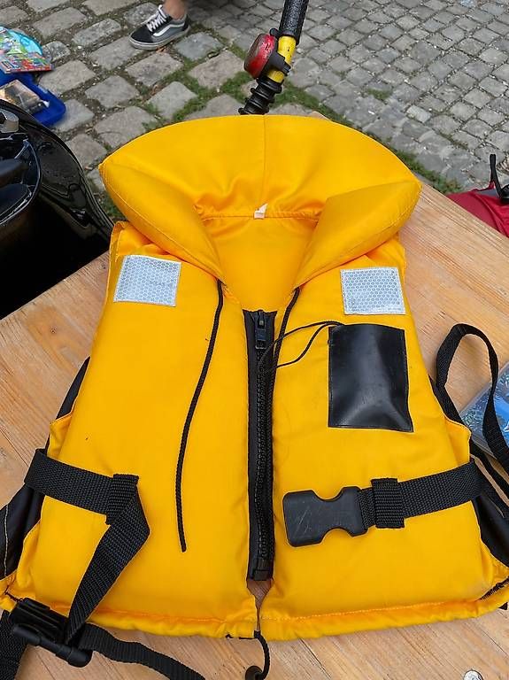 Schwimmwesten: Rettungsweste  – Gebraucht aus Schaffhausen von Sema06