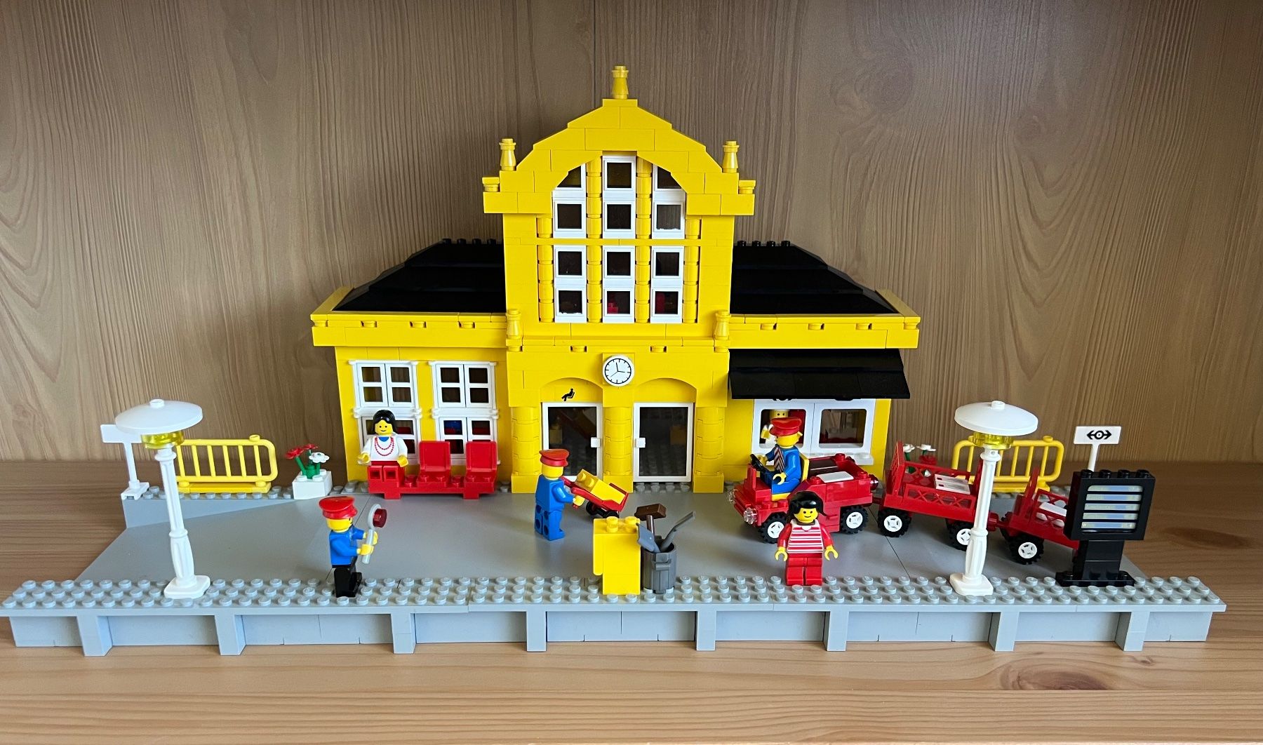 Lego Giocattoli: LEGO System Eisenbahn Bahnhof 4554 – Usato da Uttigen venduto da sonorsonic