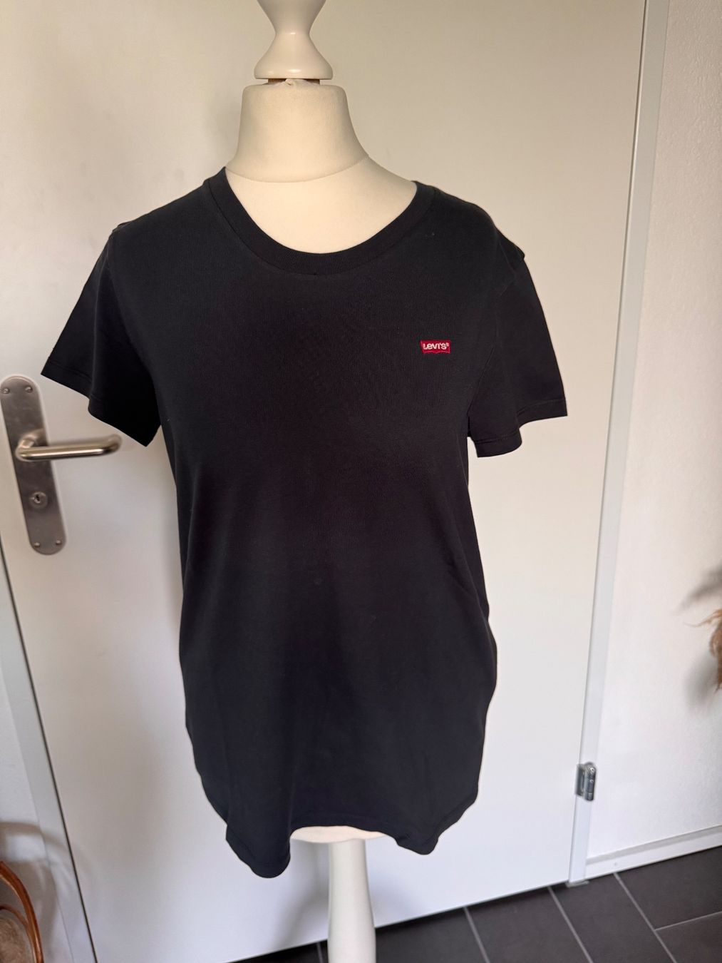 Levi's T-Shirts: Basic Shirt Levi‘s Gr. S anthrazit / grau – Gebraucht aus Rothrist von Fondgruebe 1