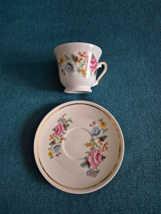 Tassen: Mocca Tasse mit Blumen Dekor – Gebraucht aus Embrach von wernici