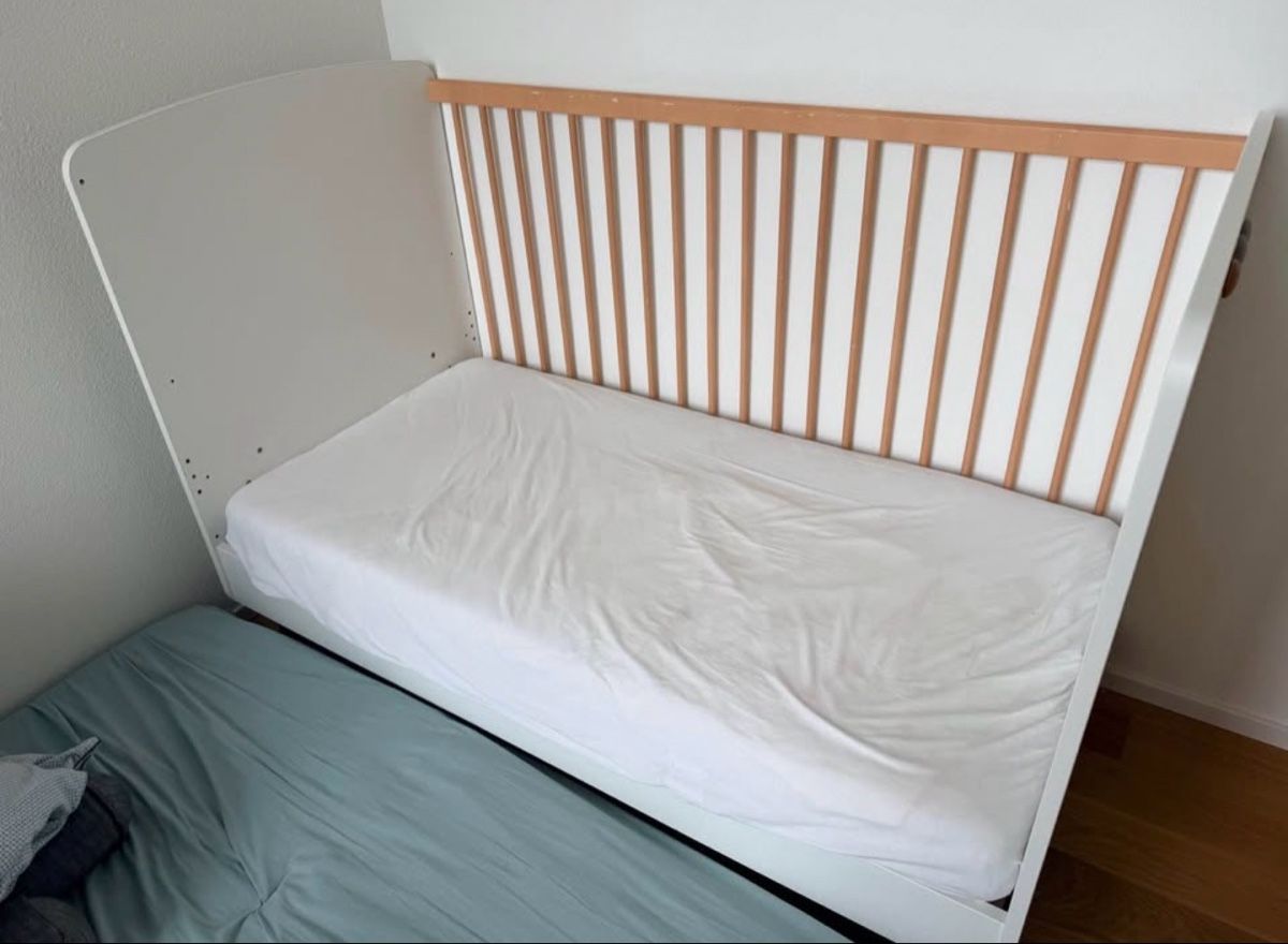 Betten: BISAL Colette Convertible Crib & Toddler Bed – Gebraucht aus Baar von reg_8l6t 2