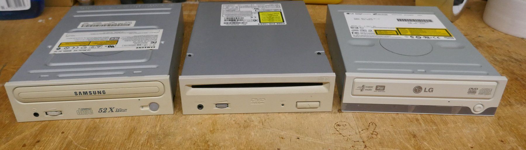 PCs: Drei optische Laufwerke IDE – D'occasion à Wenslingen par FairlightCMI 1