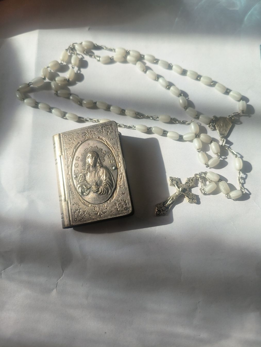Altri gioielli: bijoux anciens chapelet +sa petite boîte objets de devotion – Usato da Pampigny venduto da Nathbn