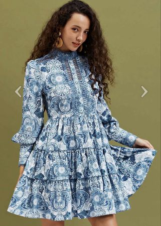 ETERNAL PAISLEY-KLEID MIT CUTWORK-SPITZE UND RÜSCHEN
