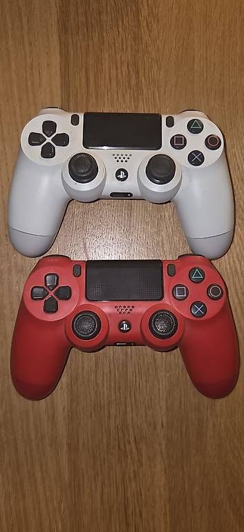 Manettes: 2x PS4 Controller – D'occasion à Schaffhausen par SZi5