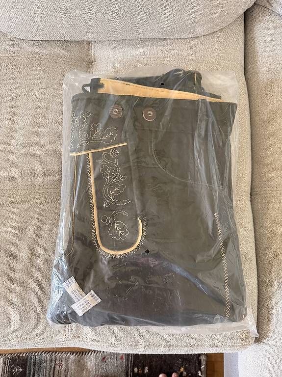 Pantaloni: Lederhose taille 52 neuf – Usato da Châtel-St-Denis venduto da Mica.zimmermann