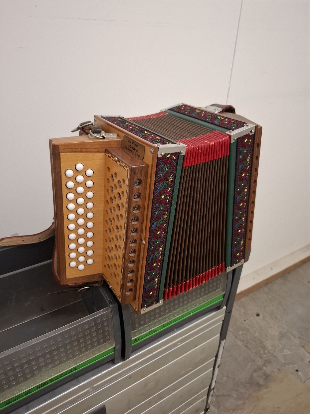 Strumenti musicali: schwyzerorgeli ton B – Usato da Villeneuve venduto da BibiVintage 6
