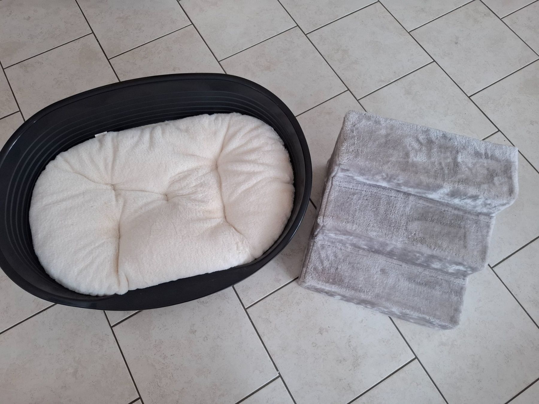Cucce & Letti: Hundebett und Treppe – Usato da Oberwil-Lieli venduto da Dino20030