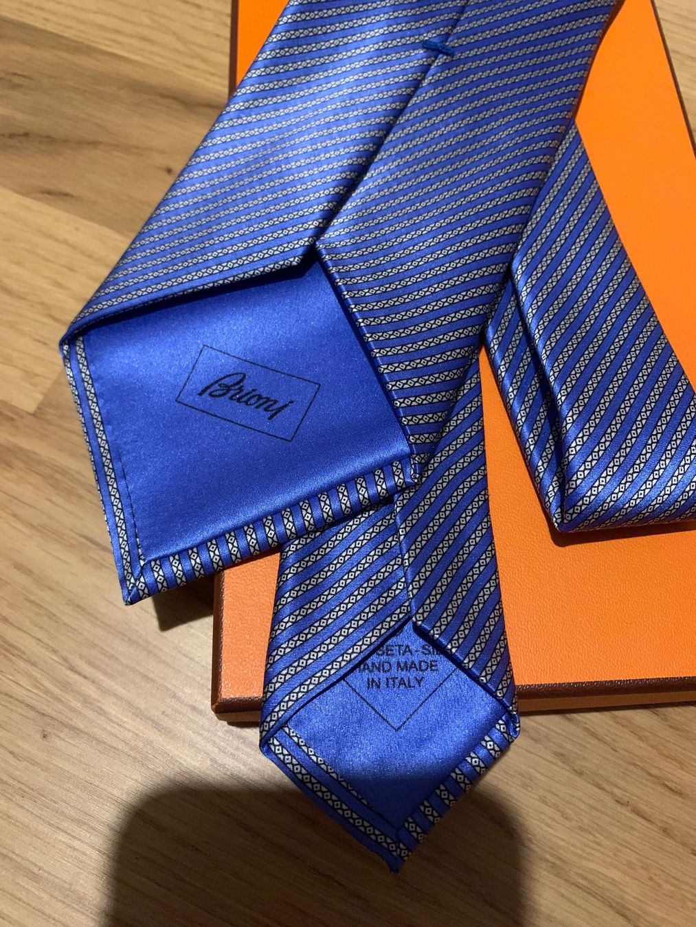 Brioni Cravatte: Original Brioni Krawatte in blau – Usato da Winterthur venduto da Compiorg 2