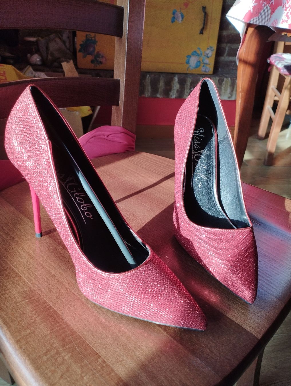Damenschuhe: Scarpe da sera  glitterate rosse – Neu und originalverpackt aus Grono von sab_f6hs