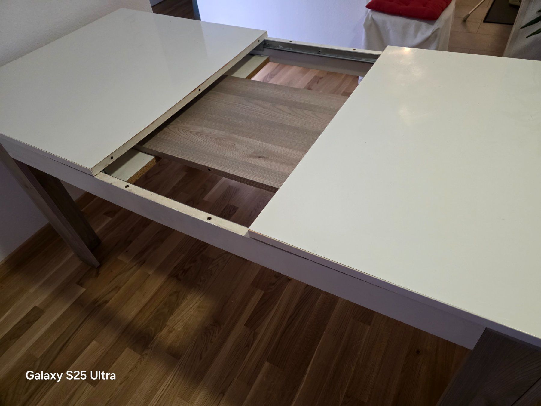 Tische: A VENDRE BELLE TABLE Avec rallonge – Gebraucht aus Neuchâtel von Futuro2015 3
