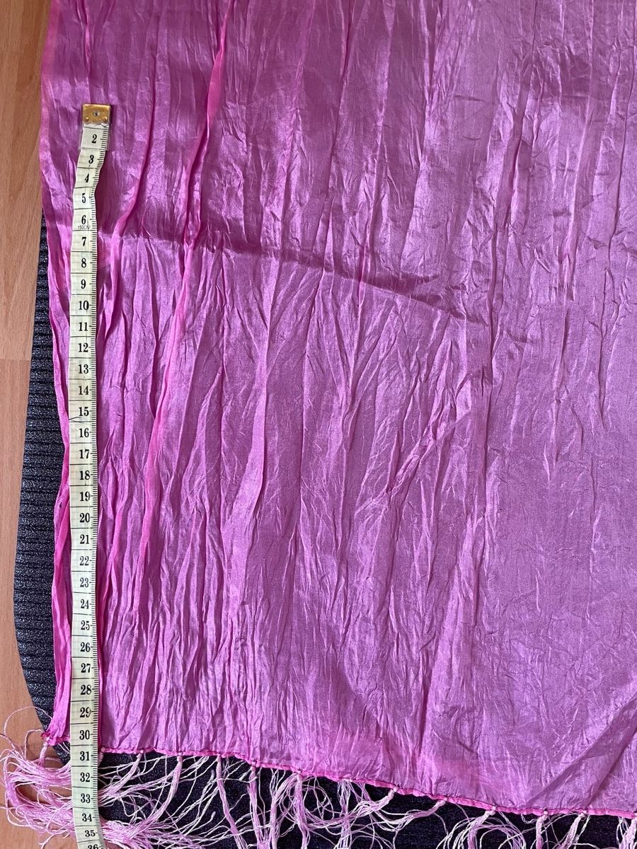 Foulard & Sciarpe: Foulard long en soie rose avec franges  – Nuovo (secondo la descrizione) da Vuippens venduto da ale_6gkb 3