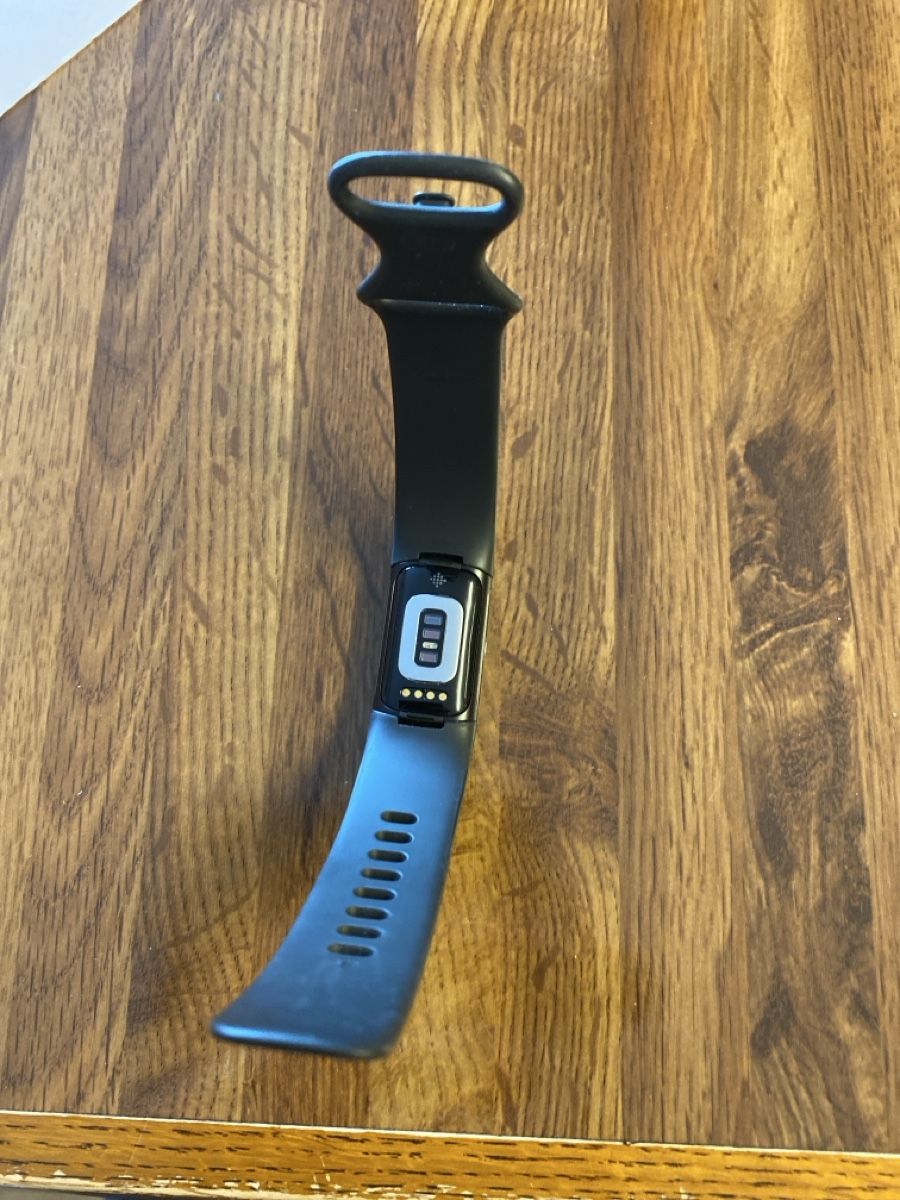 Fitbit Smartwatch: Fitbit Charge 6 mit Ladekabel – Usato da Termen venduto da Binaa94 2
