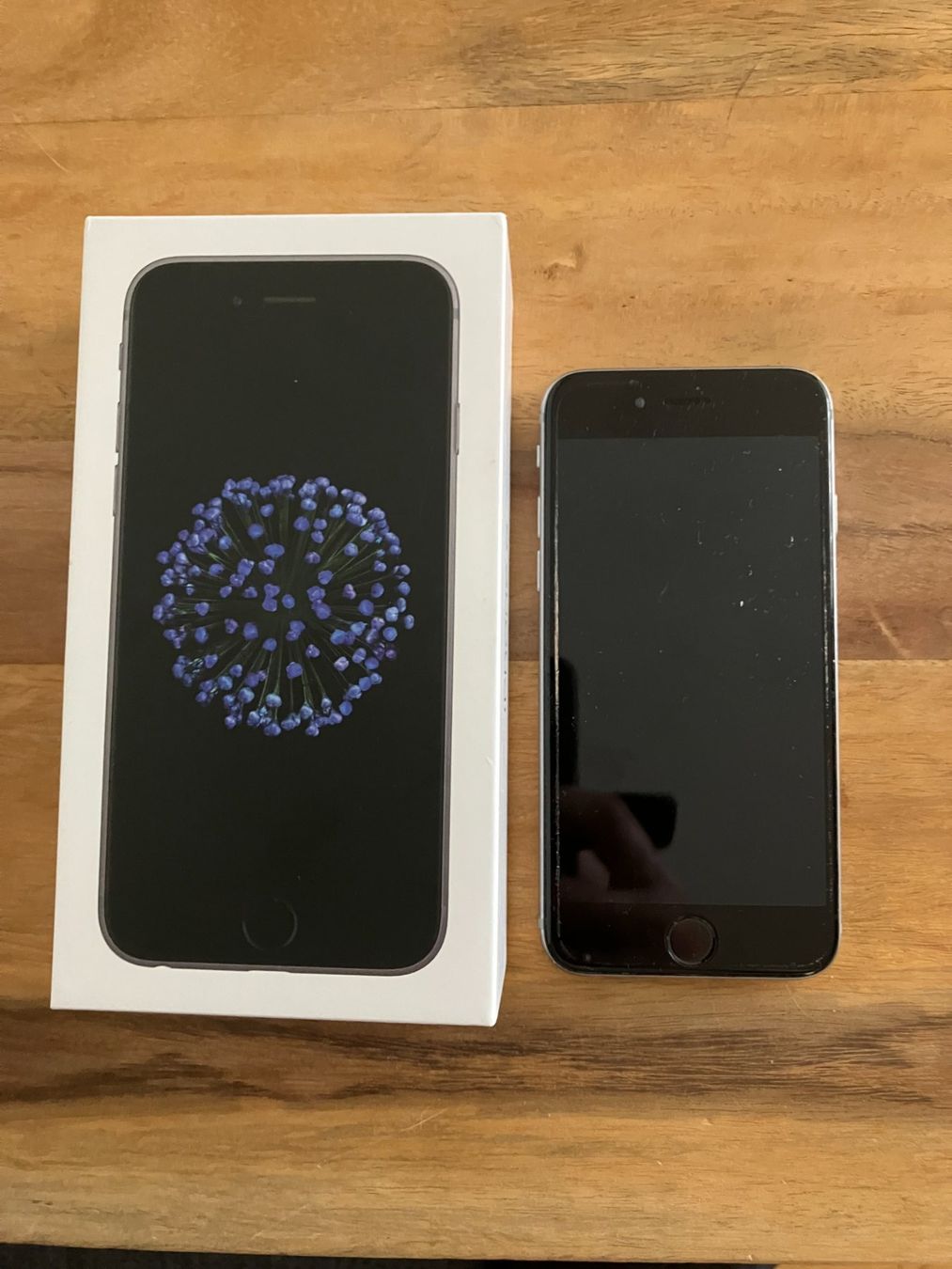 Apple Telefoni cellulari / Smartphones: Apple iPhone 6 Silber – Mit Originalverpackung – Usato da Wabern venduto da koe_97bw