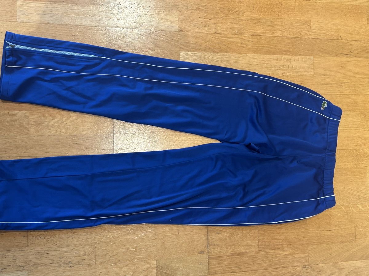 Lacoste Pantaloni: Trainingshose Lacoste Blau – Usato da rodersdorf venduto da ced_sk6j