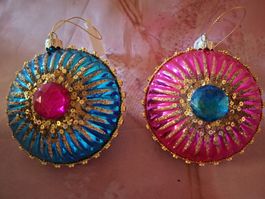 neu: 2 Weihnachtskugeln Glas blau pink verziert