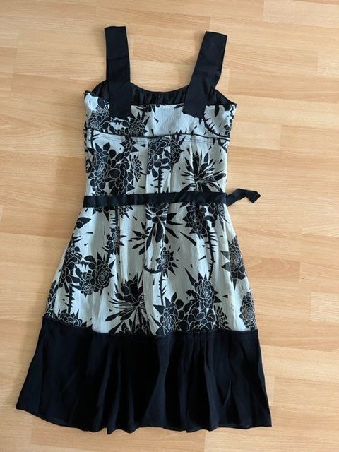 Kleider: Elegantes Kleid Gr 34 cue – Gebraucht aus Wabern von adamovski 1