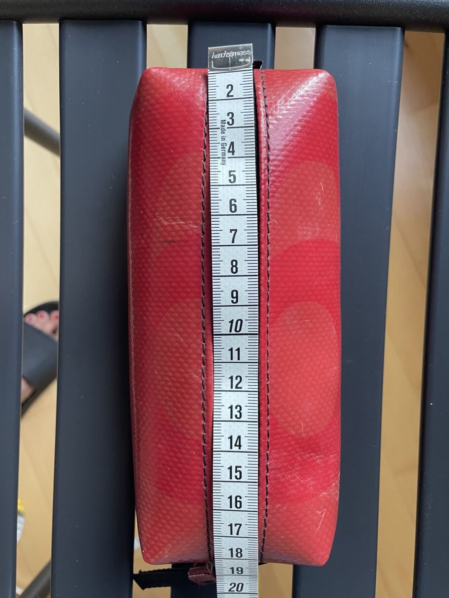 Freitag Plumiers: Freitag Etui oder Necaissaire rot guter Zustand 18 cm – D'occasion à Aarau Rohr par susa_ 2