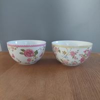 Schalen mit Rosen
