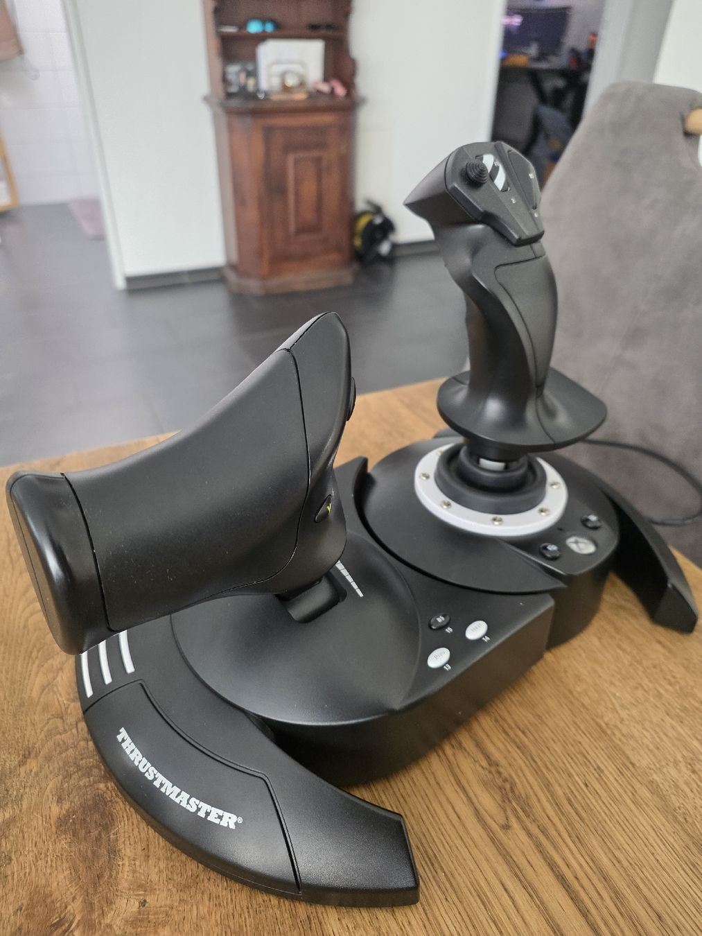 Thrustmaster Controller: Thrustmaster T.Flight Hotas One Pc / X Box – Usato da zofingen venduto da Pyramos 1